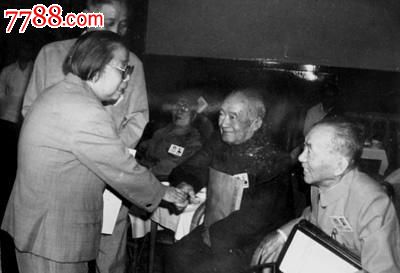 ●重庆工商业税民主评议委员会:聘刘海文为砖