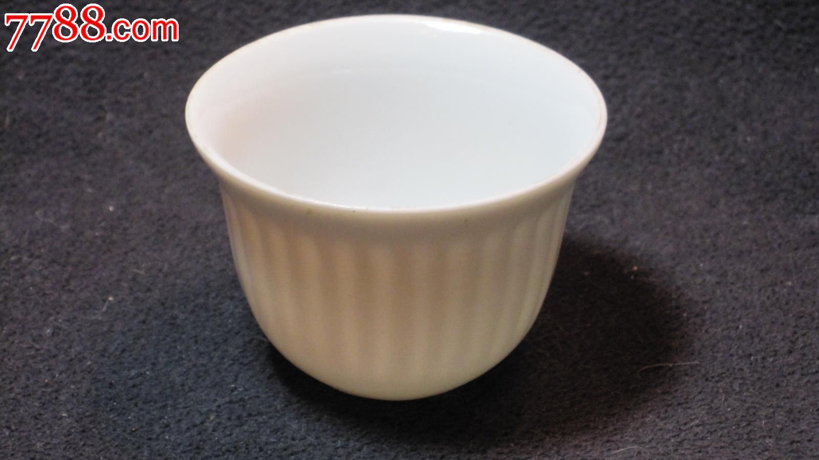 清德化甜白釉压手杯