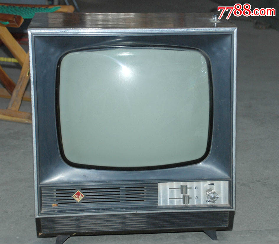 拍了它:青岛14寸黑白电视机