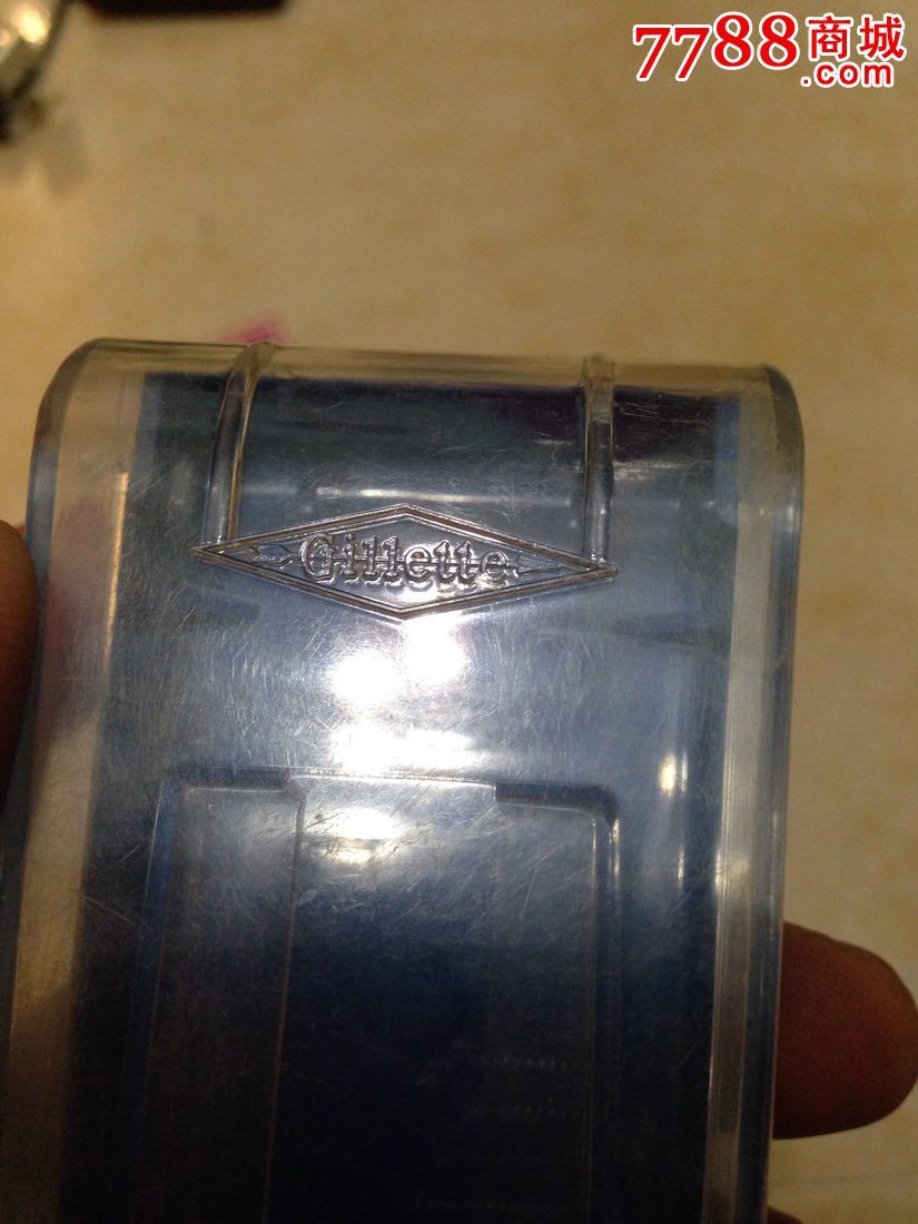 一套老款的吉列老刮胡刀